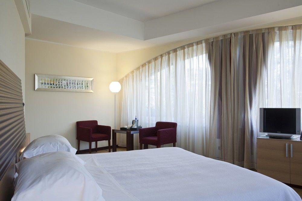 เอ็นเอชมิลาโน 2 Hotel เซกราเต ภายนอก รูปภาพ
