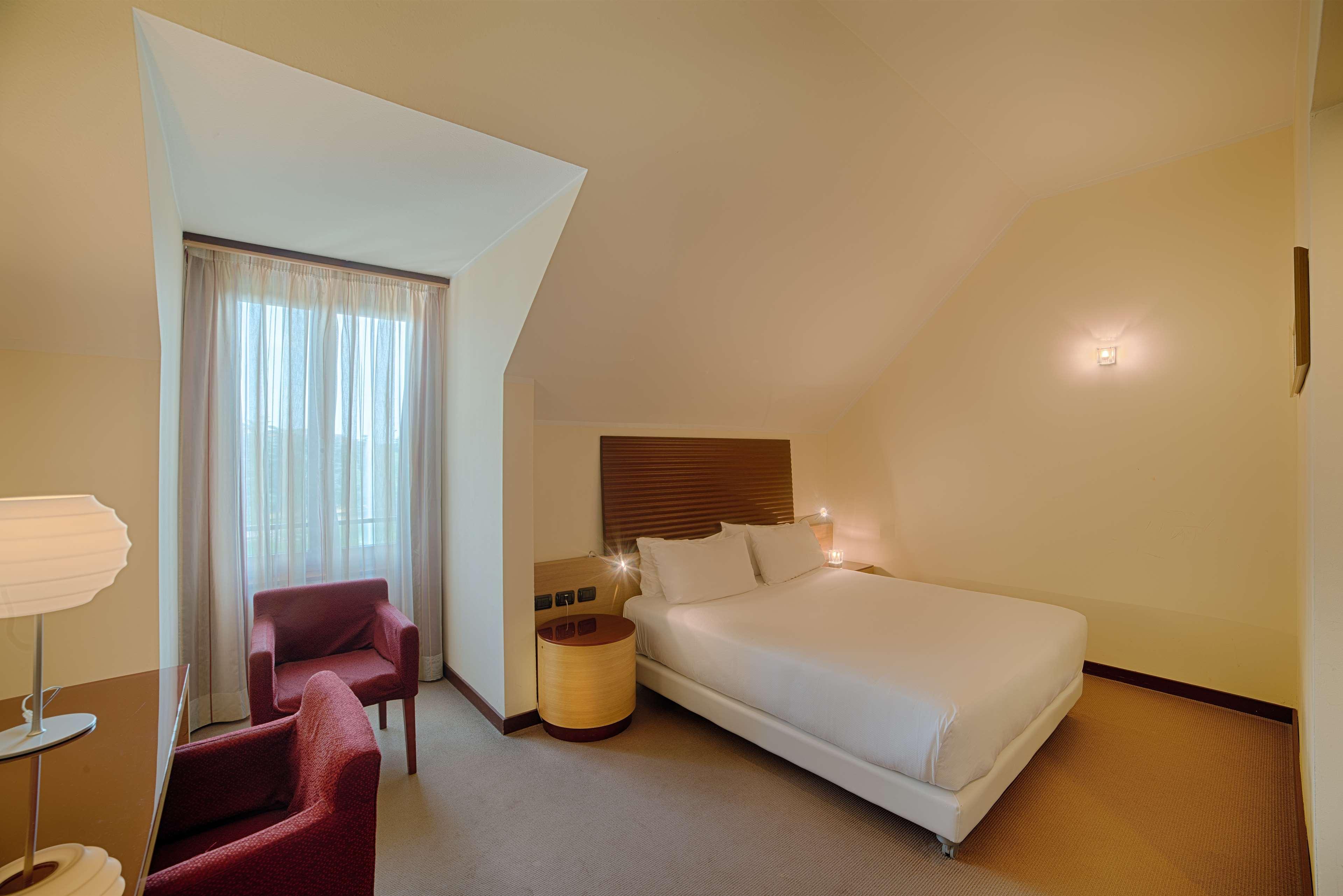 เอ็นเอชมิลาโน 2 Hotel เซกราเต ภายนอก รูปภาพ