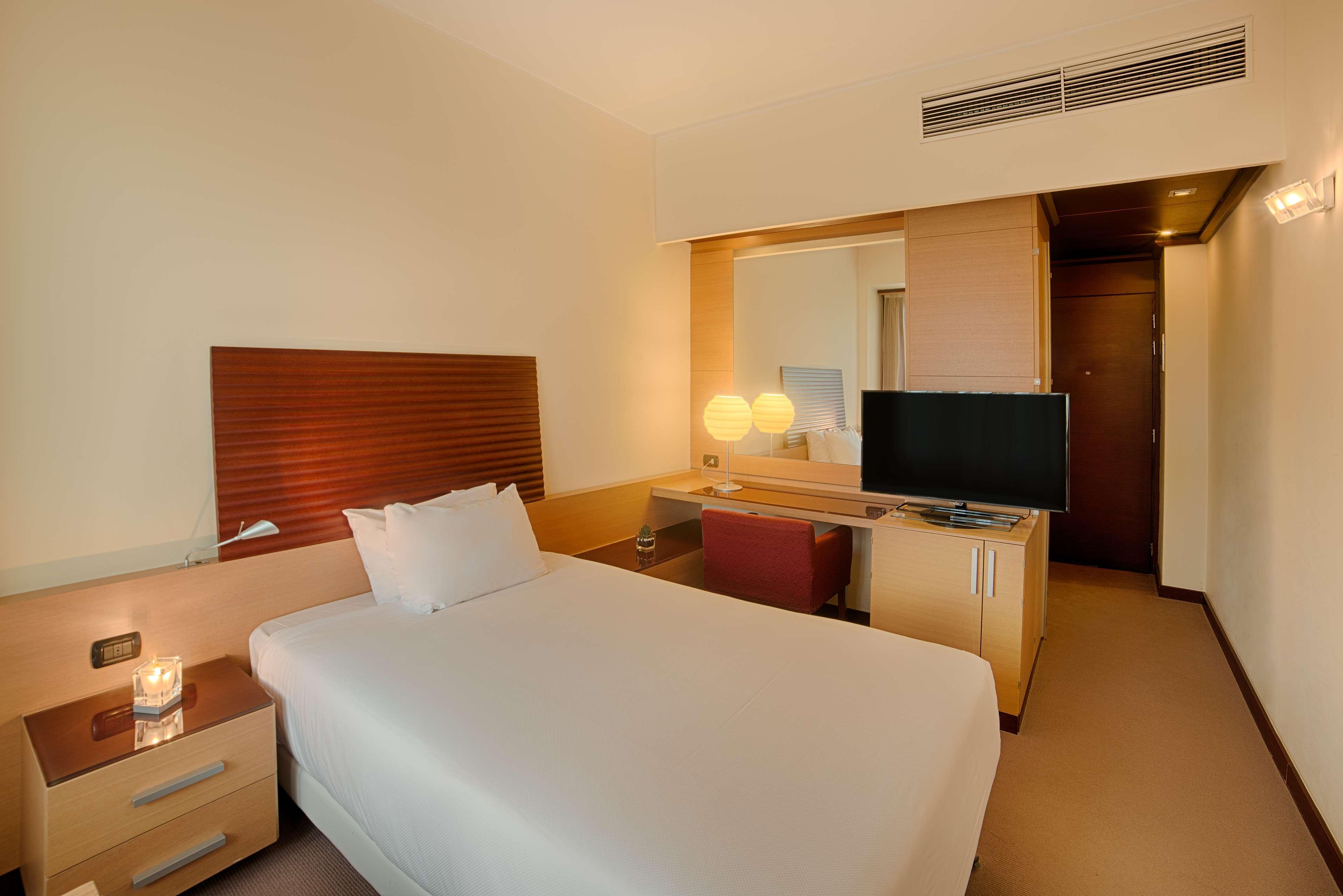 เอ็นเอชมิลาโน 2 Hotel เซกราเต ภายนอก รูปภาพ