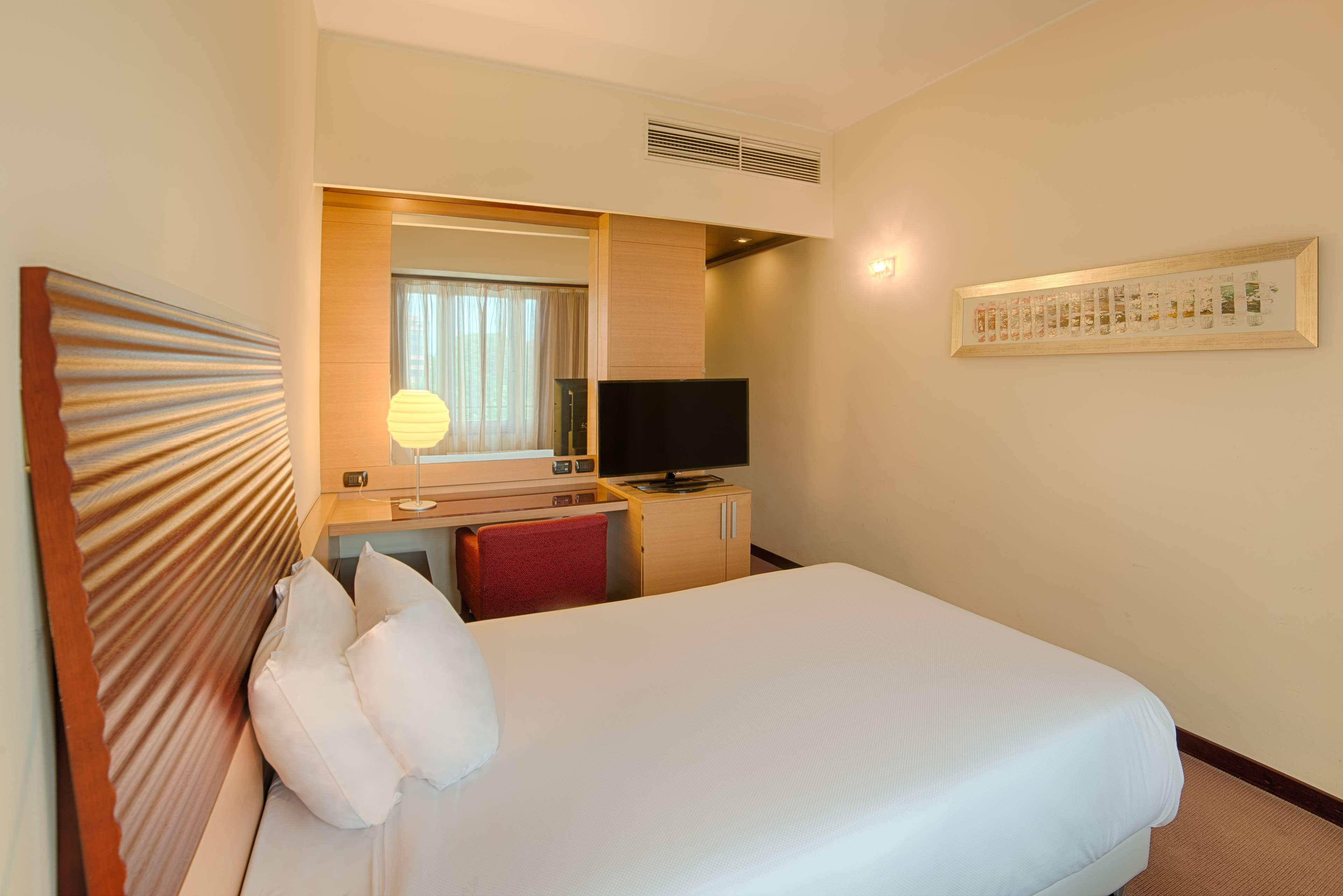 เอ็นเอชมิลาโน 2 Hotel เซกราเต ภายนอก รูปภาพ