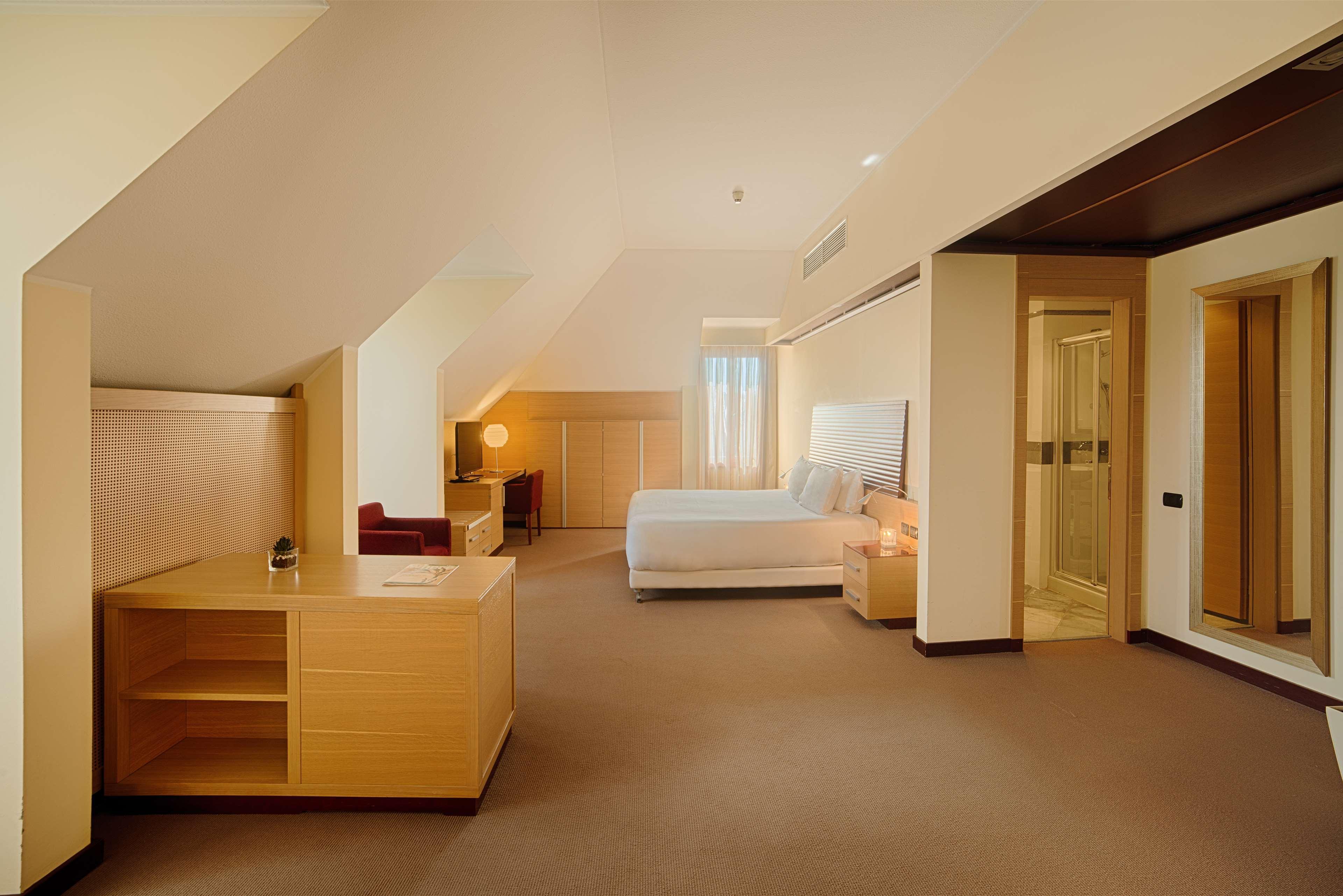 เอ็นเอชมิลาโน 2 Hotel เซกราเต ภายนอก รูปภาพ
